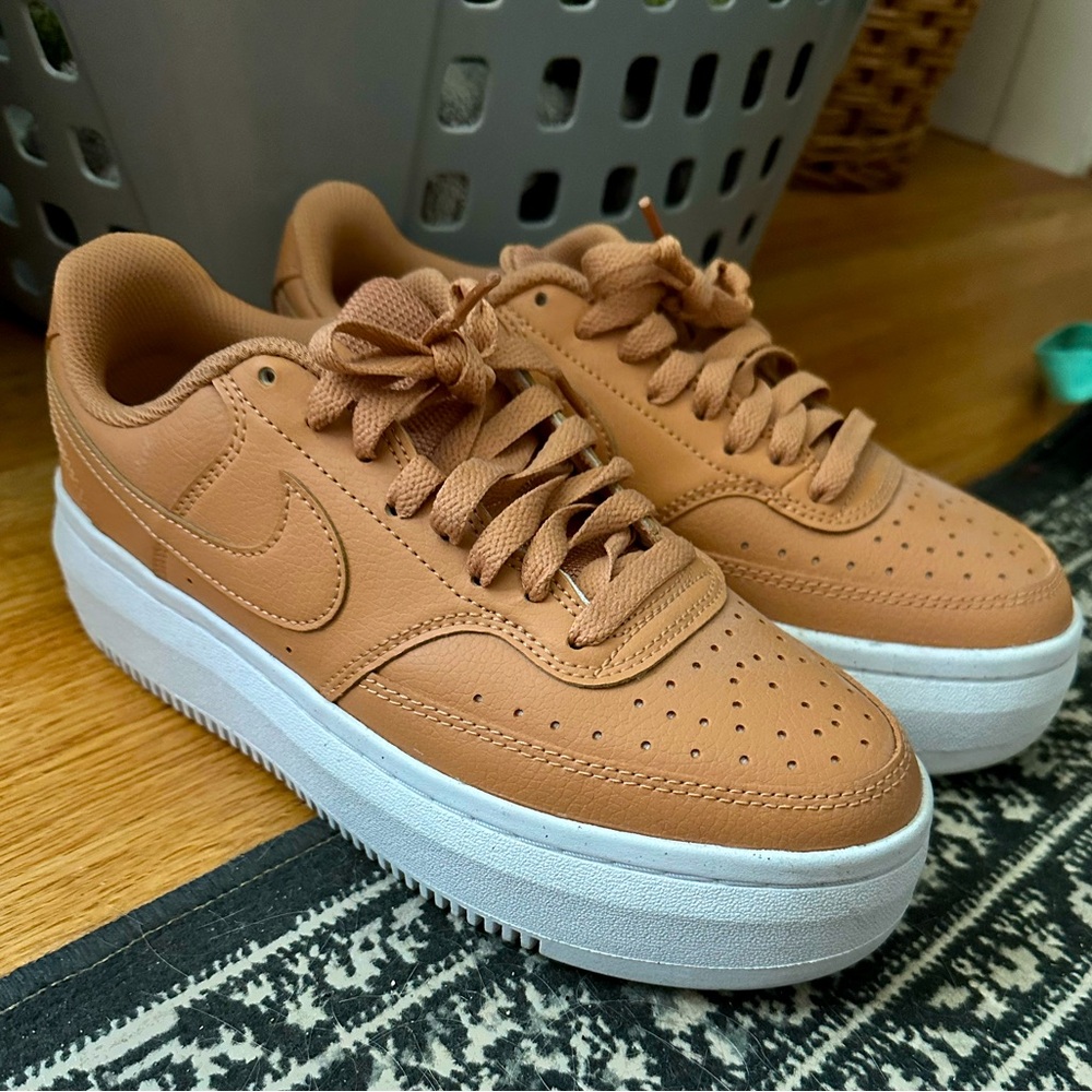 Nike caramel camel platform shoes